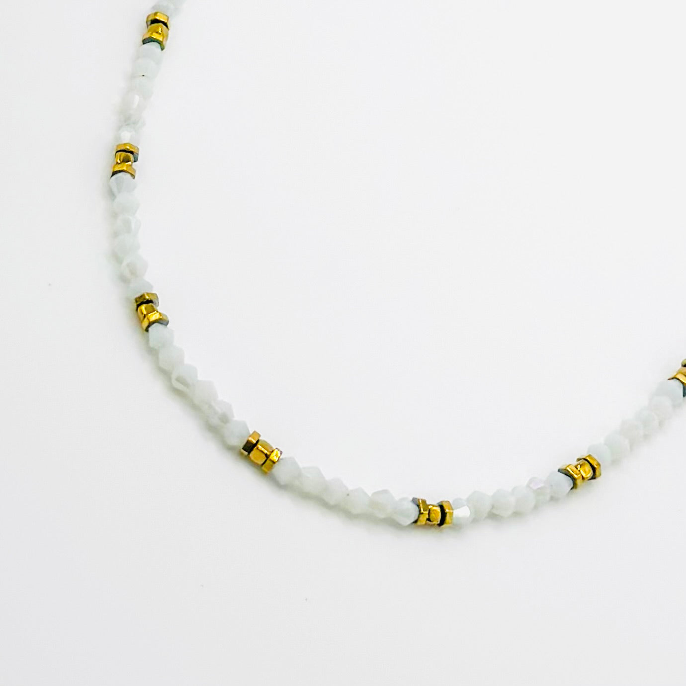 Aksa Necklace White