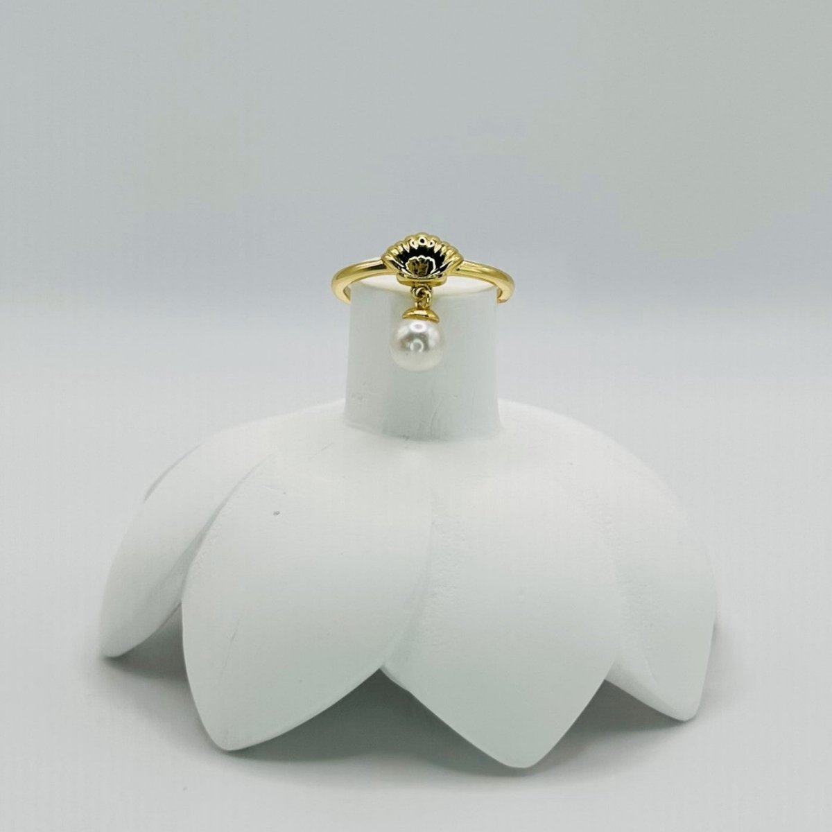 Shell and Water Pearl Ring Adjustable